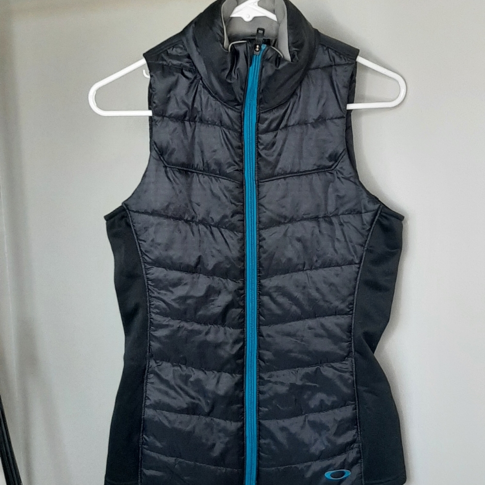 Oakley swanky puffer vest